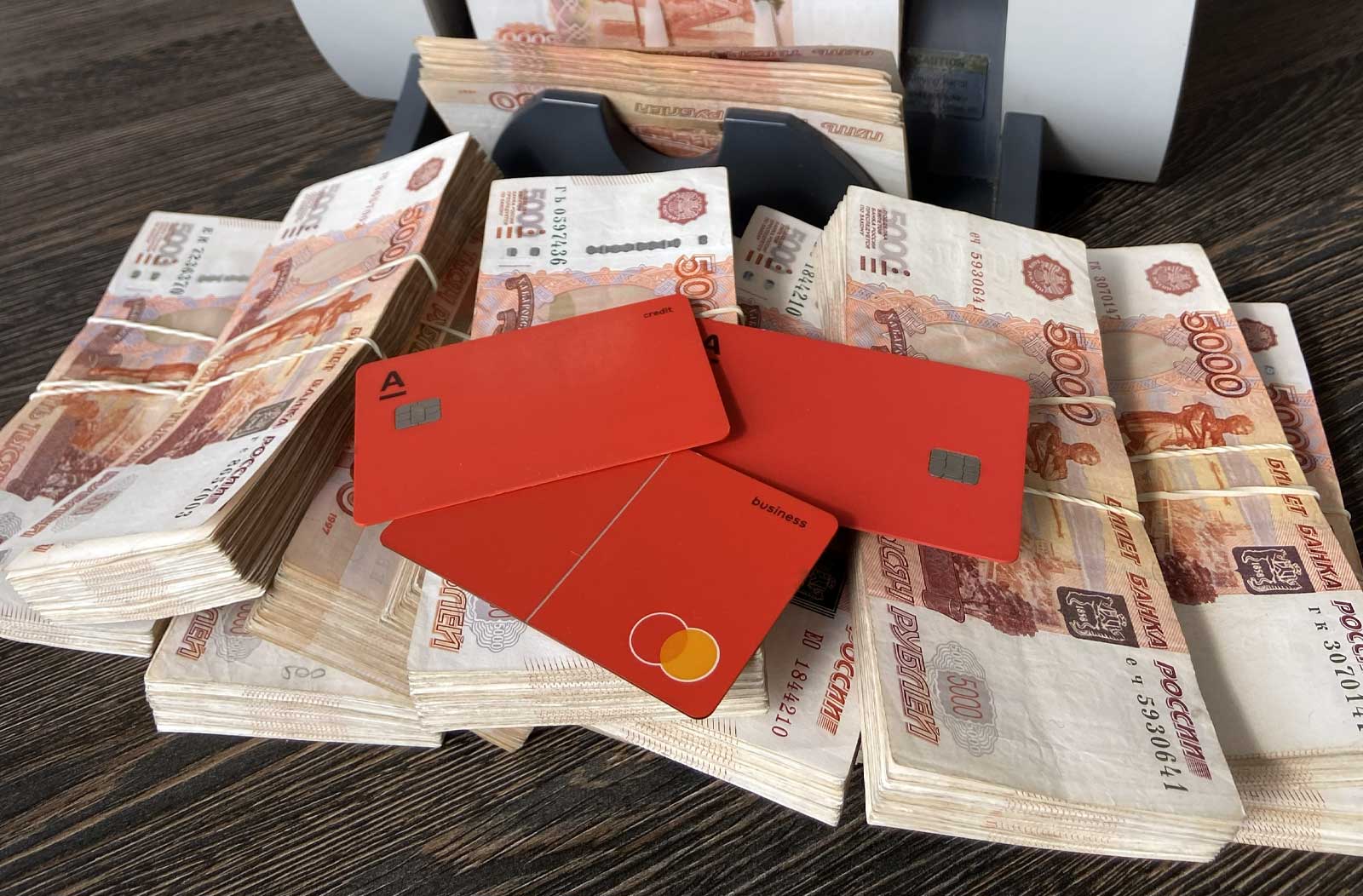 Как снять деньги с карты Альфа Банка